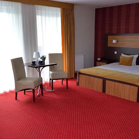 Hotel Quest - Dawniej Planeta Brzesko