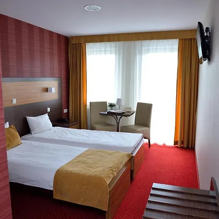 Hotel Quest - Dawniej Planeta Brzesko