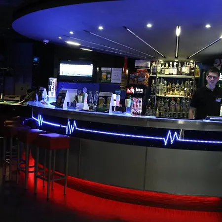 Hotel Quest - Dawniej Planeta Brzesko